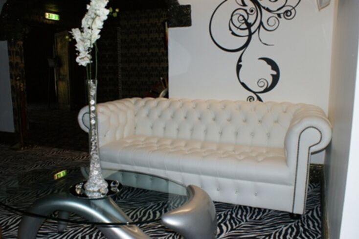 CHESTERFIELD 3 SEATER BUTTONES CRYSTALS
