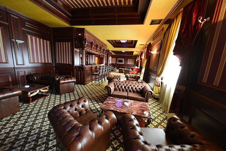 Chesterfield Cigar Bar Furniture by Designer Sofas 4U