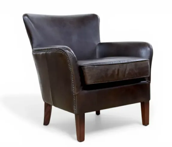 SPECIAL OFFER Classic Brown Leather Club Chair – Timeless Style & Comfort EX DISPLAY