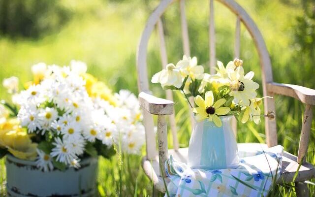 Bring the Outdoors In With These Simple Summer Tips