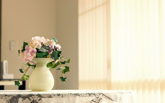 Quick And Easy Ways to Update Your Living Room for Spring